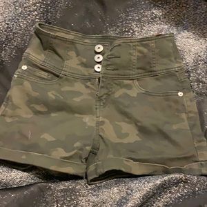 Size 7 camo high rise